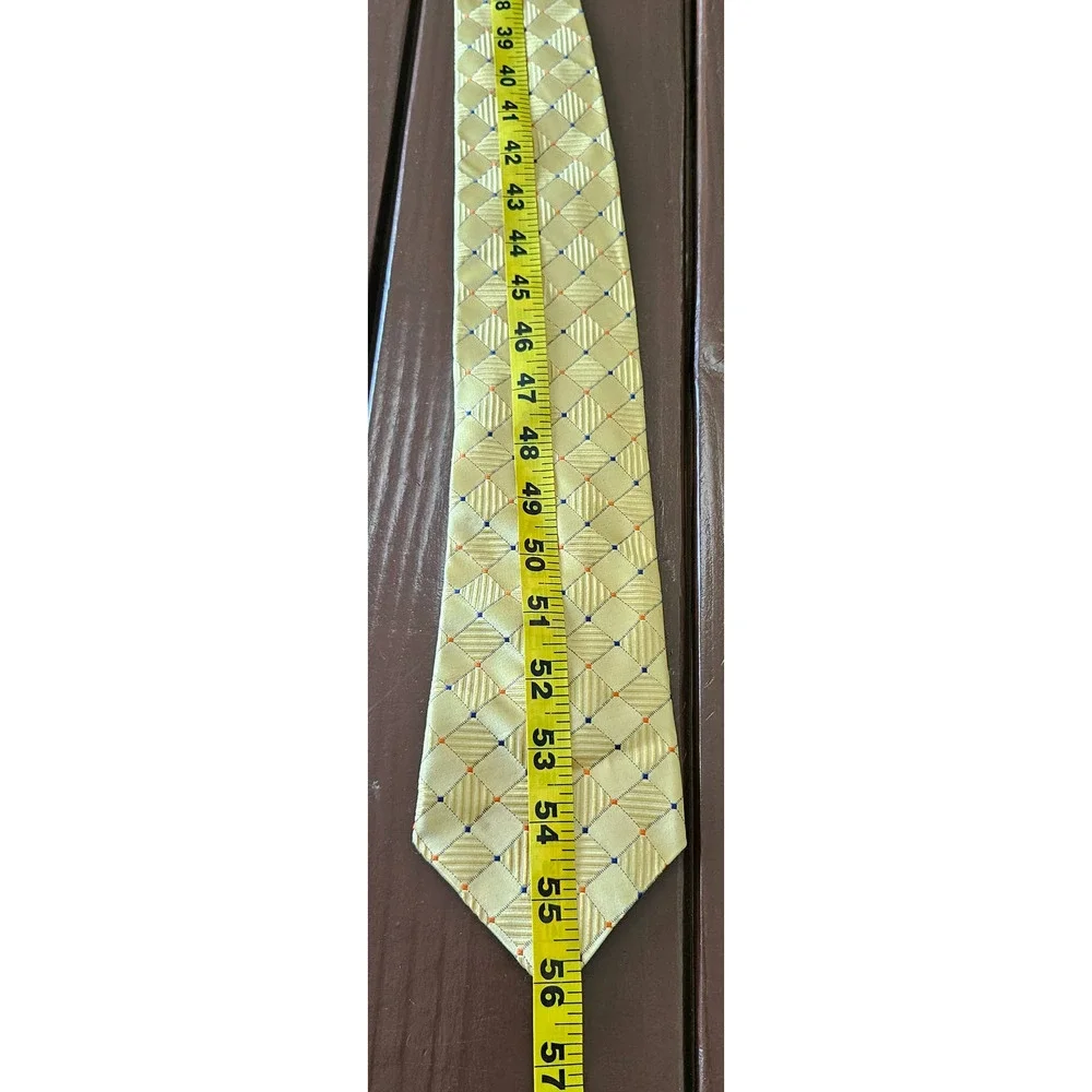 NWOT Michael Kors Men's Vintage Gold Patterned 100% Silk Neck‎ Tie.
